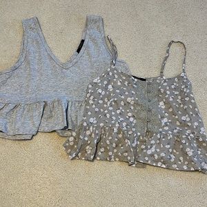 Like New!! Set of 2 Forever 21 tanks size Small